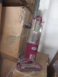 lot 7 image: Shark Navigator UprightVacuum open ...