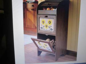 lot 78 image: Burlap Sunflower Veggie Bin open bo...