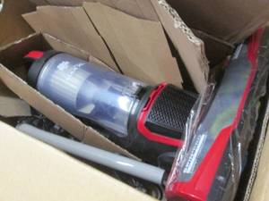 lot 92 image: Dirt Devil Endura Max XL Vac open b...