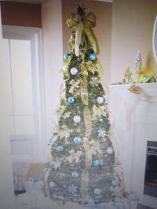 lot 94 image: Poinsettia Pop-Up Tree open box Ret...