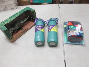 lot 144 image: 2 Pogo Insulated Water Bottles, Din...