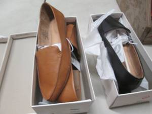 lot 146 image: 2 pr - 10W A New Day Ladies Flats N...