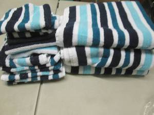 lot 201 image: Striped Towel Set open pkg Retail $...