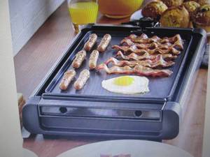 lot 218 image: Ginnys Reversible Electric GrillG...