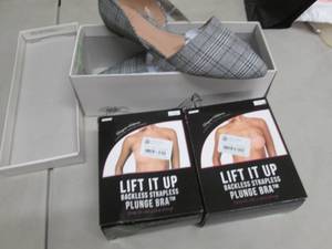 lot 229 image: Size D & DD Plunge Gel Bras , Size ...