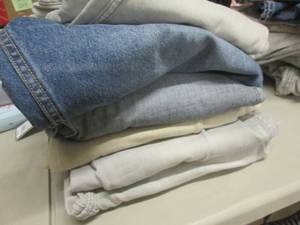 lot 239 image: 6 Pair NWT Assorted Sized Mens Pant...