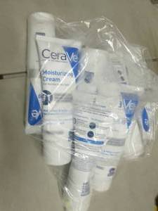 lot 251 image: 11-8 oz Cerve Moisturizing Cream - ...