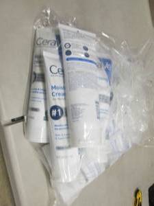 lot 252 image: 12 -8 oz Cerve Moisturizing Cream ...