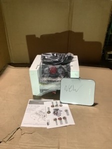 lot 26 image: HUSKY 1 GAL. PORTABLE ELETRIC-POWERED SILENT AIR COMPRESSOR (NEW)