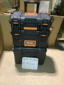lot 27 image: RIDGID 22 IN. PRO GEAR CART TOOL BOX IN BLACK (Slightly damage)