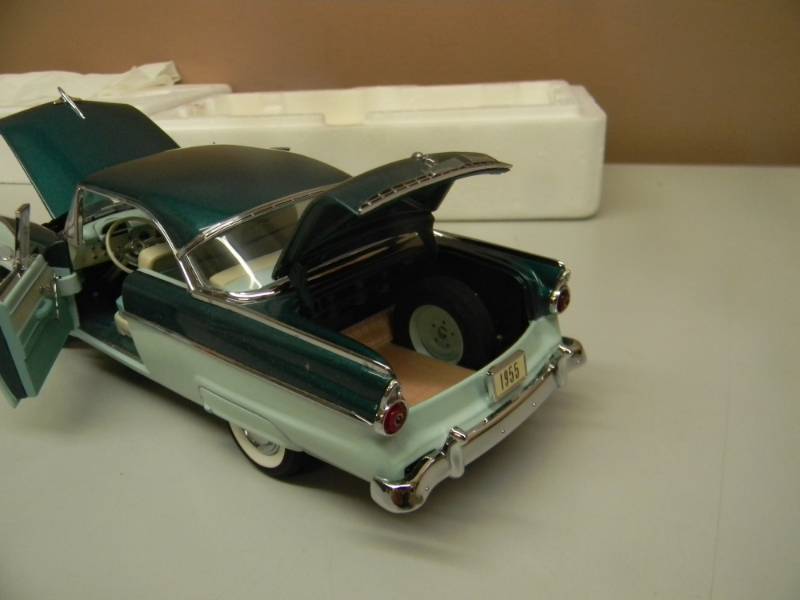 Danbury Mint 1955 outlet Ford Fairlane Crown Victoria