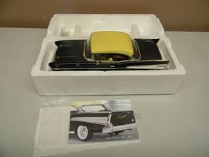 lot 33 image: HAMILTON AUTHENTICATED SHOWROOM EDITIONS  1957 CHEVY BEL AIR 118 SCALE DIE CAST - RARE GREAT PIECE - NEW IN BOX - SEE PICTURES