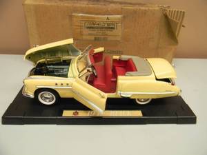 lot 34 image: Franklin Mint 124 Scale 1949 Buick Roadmaster Convertible - NICE - SEE PICTURES