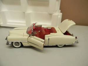 lot 36 image: THE DANBURY MINT THE 1953 CADILLAC ELDORADO CONVERTIBLE - NEW IN BOX EXCELLENT CONDITION - GREAT PIECE - SEE PICTURES