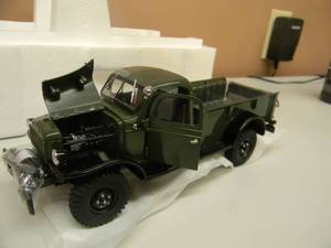 lot 37 image: THE DANBURY MINT 1946 DODGE POWER WAGON - 124 SCALE - NEW IN BOX EXCELLENT CONDITION - GREAT PIECE - SEE PICTURES