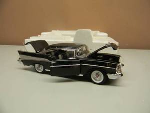 lot 44 image: THE DANBURY MINT 1955 CHEVROLET BEL AIR SPORT COUPE - 124 SCALE - NEW IN BOX EXCELLENT CONDITION - GREAT PIECE - SEE PICTURES