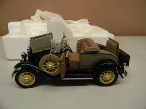 lot 47 image: THE DANBURY MINT 1931 FORD MODEL A ROADSTER - 124 SCALE - NEW IN BOX EXCELLENT CONDITION - GREAT PIECE - SEE PICTURES