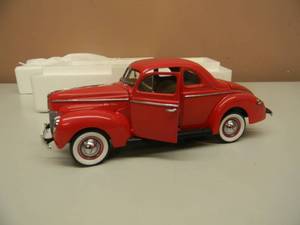 lot 48 image: THE DANBURY MINT 1940 FORD DELUXE COUPE - 124 SCALE - NEW IN BOX EXCELLENT CONDITION - GREAT PIECE - SEE PICTURES