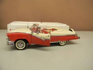 lot 49 image: THE DANBURY MINT 1949 FORD SUNLINER - 124 SCALE - NEW IN BOX EXCELLENT CONDITION - GREAT PIECE - SEE PICTURES