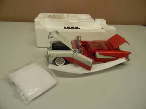 lot 54 image: THE DANBURY MINT 1955 OLDSMOBILE SUPER EIGHTY-EIGHT CONVERTIBLE - 124 SCALE - NEW IN BOX EXCELLENT CONDITION - GREAT PIECE - SEE PICTURES