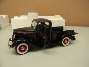 lot 60 image: THE DANBURY MINT 1935 FORD PICKUP - 124 SCALE - NEW IN BOX EXCELLENT CONDITION - GREAT PIECE - SEE PICTURES