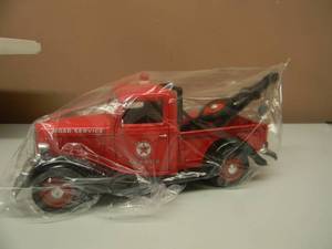 lot 61 image: EASTWOOD AUTOMOBILLIA SOLIDO 1936 FORD TEXACO WRECKER - 118 SCALE - NEW IN BOX - SEE PICTURES