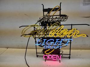 lot 29 image: Michelob Golden Draft Light...