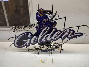lot 39 image: Michelob Golden Draft Light, Broken...