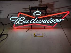 lot 5 image: Budweiser, Works...