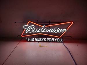 lot 24 image: Budweiser LED