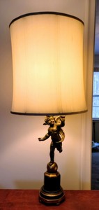lot 5 image: Vintage Brass Cherub Table Lamp
