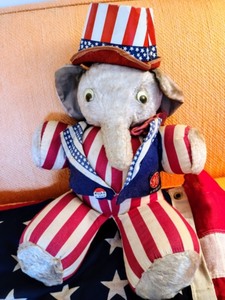 lot 17 image: Vintage Americana