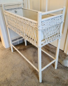 lot 21 image: White Wicker Plant Stand