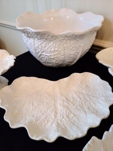 lot 38 image: Vintage Ceramic Leaf Servingware