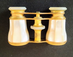 lot 70 image: Vintage Opera Glasses