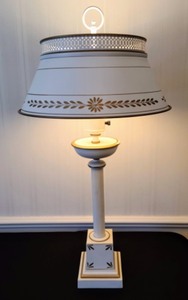lot 73 image: Vintage Table Lamp