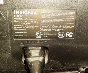 lot 77 image: Insignia 19 TV w Roku