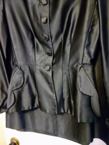 lot 86 image: Vintage Two Piece Tailored Skirt Suit & Matching Handbag