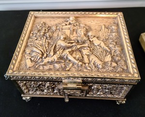 lot 96 image: Decorative Vintage Trinket Boxes