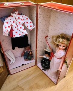 lot 124 image: Vintage Dolls, Trunks and Clothing