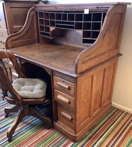 lot 64 image: Vintage Roll Top Desk & Office Chair