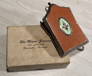 lot 107 image: Vintage Womens Compact