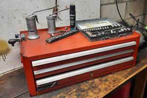 lot 70 image: 3 Drawer Tool Chest and Tools