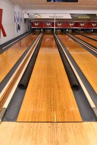 lot 2 image: Bowling Lane - 42 x 60 x 2 Thick - Wood Only