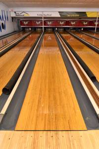 lot 3 image: Bowling Lane - 42 x 60 x 2 Thick - Wood Only