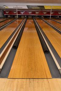 lot 4 image: Bowling Lane - 42 x 60 x 2 Thick - Wood Only