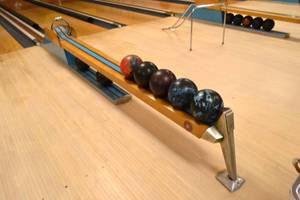 lot 14 image: Ball Return Station and Rail