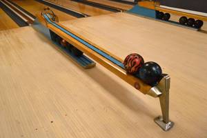 lot 15 image: Ball Return Station and Rail