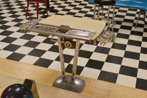 lot 28 image: Vintage Brunswick Scoring Table w Cup Holders