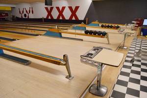 lot 37 image: Wood Approach Area Flooring